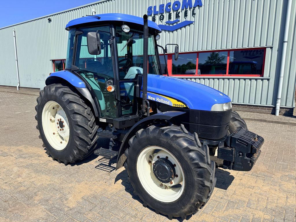 New Holland TD5050 4WD Tractor