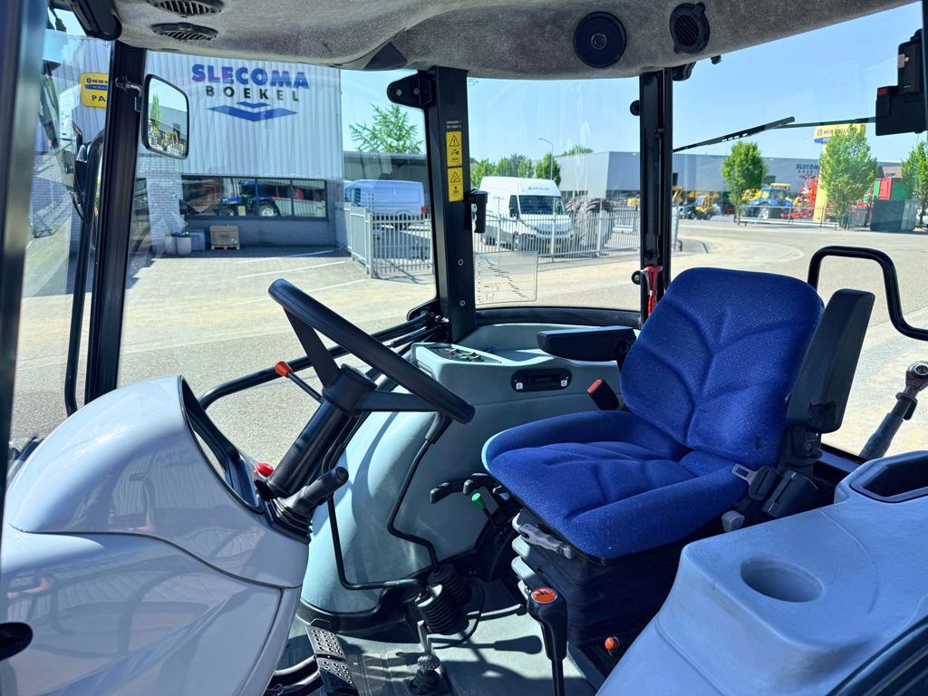 New Holland TD5050 4WD Tractor