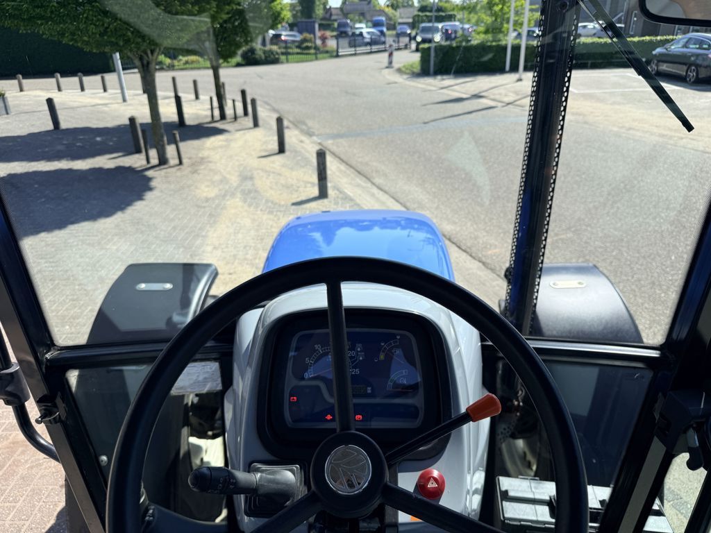 New Holland TD5050 4WD Tractor