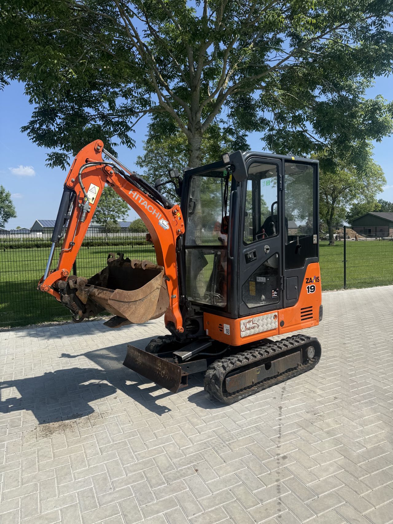 Hitachi zaxis 19 mini graver