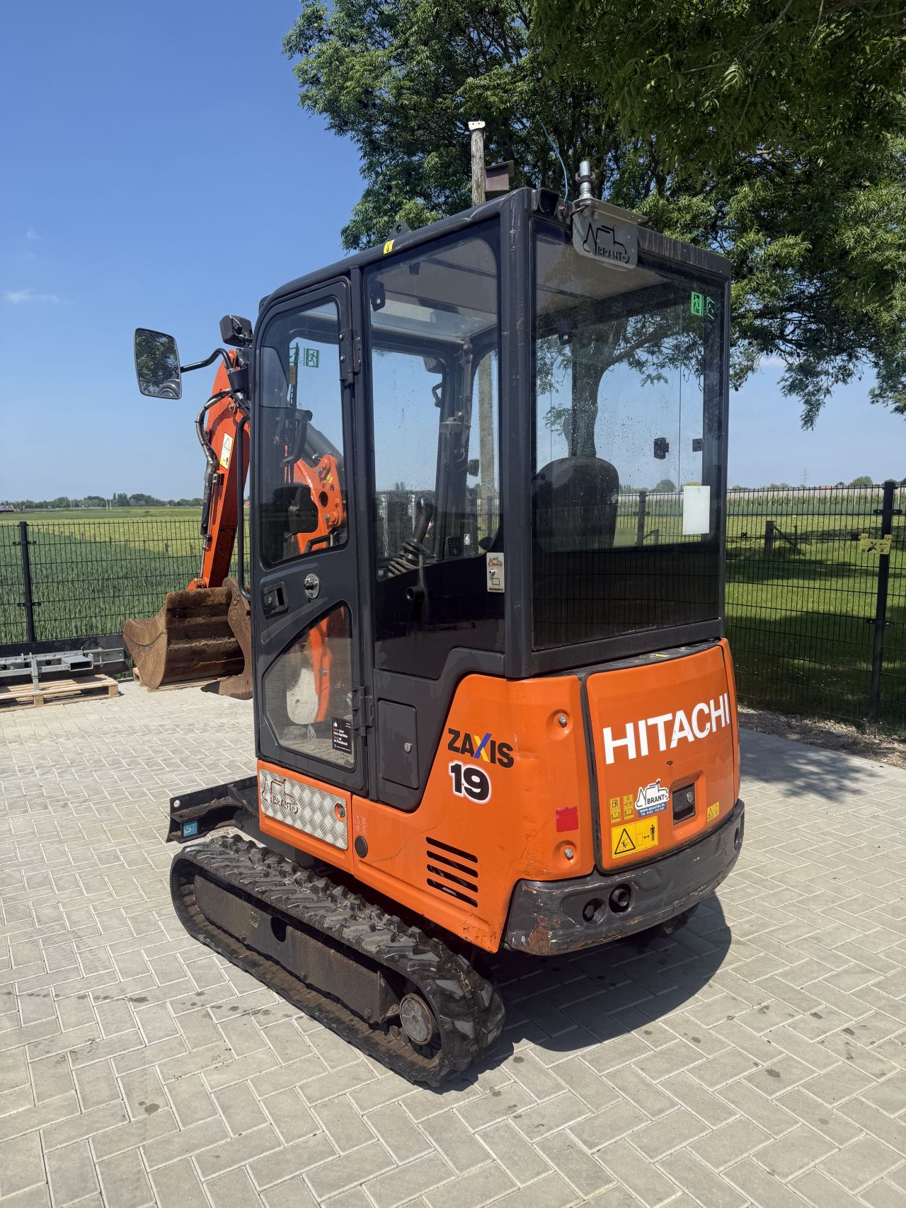 Hitachi zaxis 19 mini graver