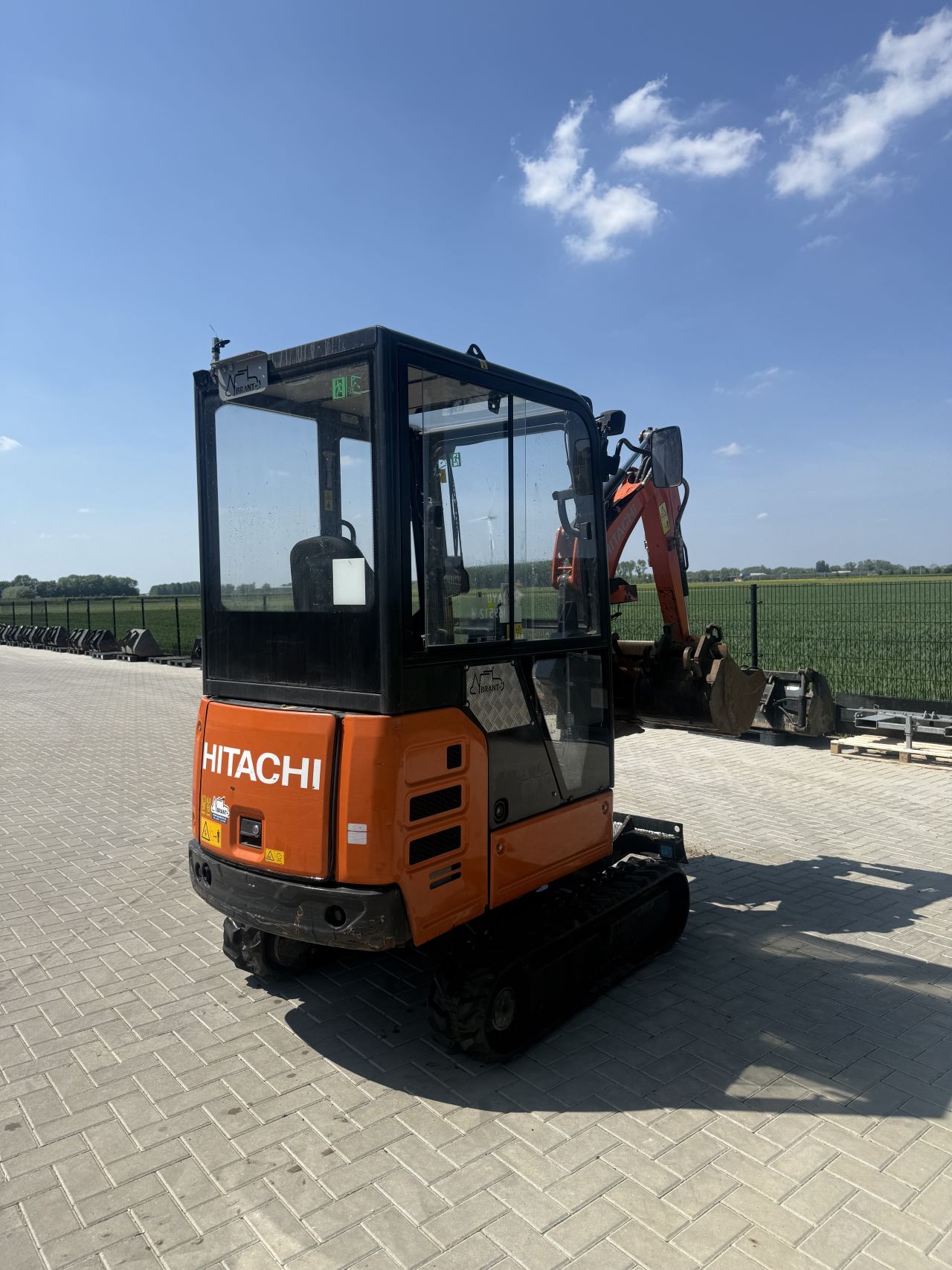 Hitachi zaxis 19 mini graver