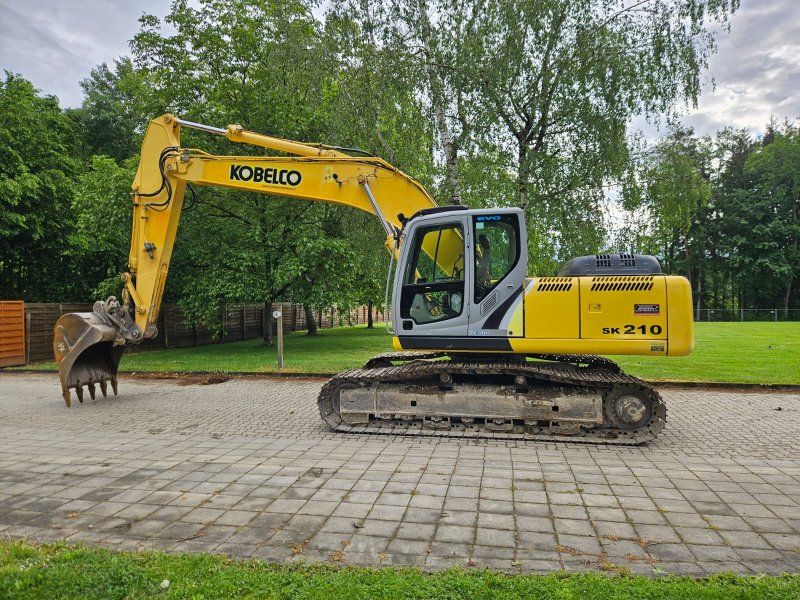 New Holland E 215 B