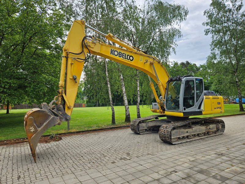 New Holland E 215 B