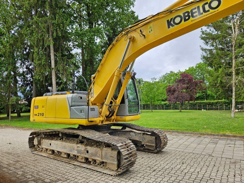 New Holland E 215 B