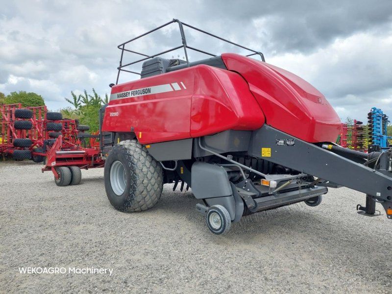 Massey Ferguson 2290 med Pomi-Vogn