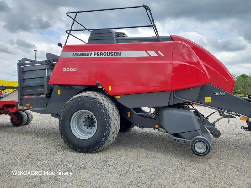 Massey Ferguson 2290 med Pomi-Vogn