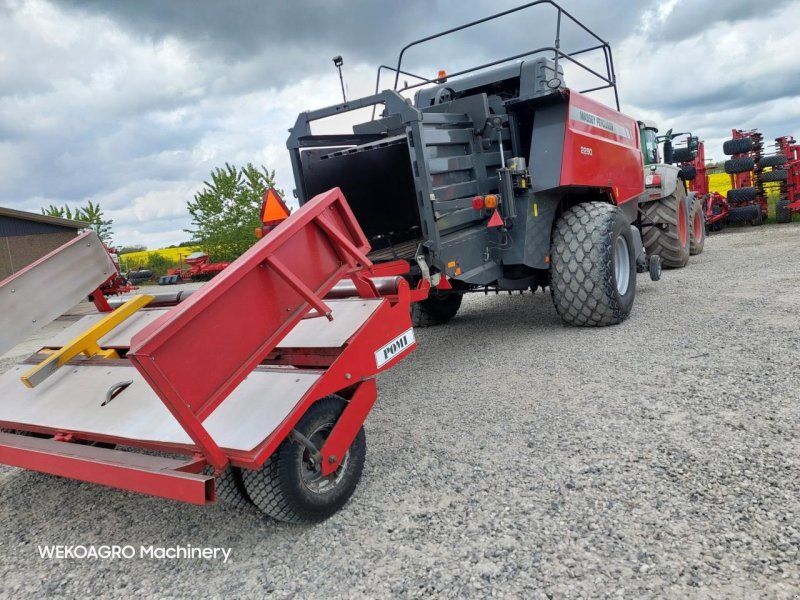 Massey Ferguson 2290 med Pomi-Vogn