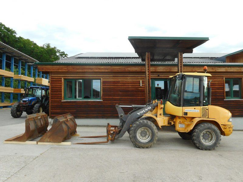 Volvo L30B-Z ( 5.100kg ) 2x Schaufel + Gabel