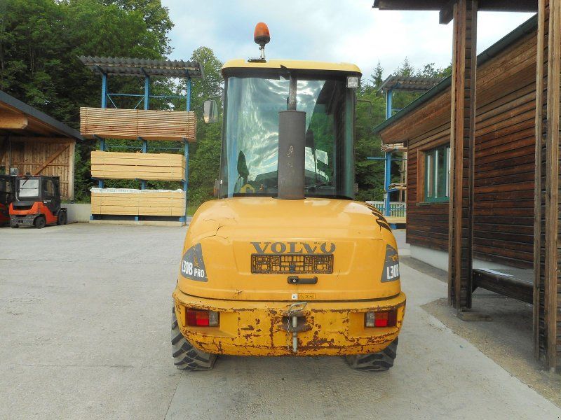 Volvo L30B-Z ( 5.100kg ) 2x Schaufel + Gabel