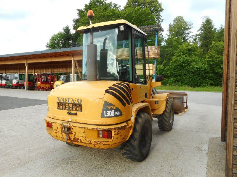 Volvo L30B-Z ( 5.100kg ) 2x Schaufel + Gabel