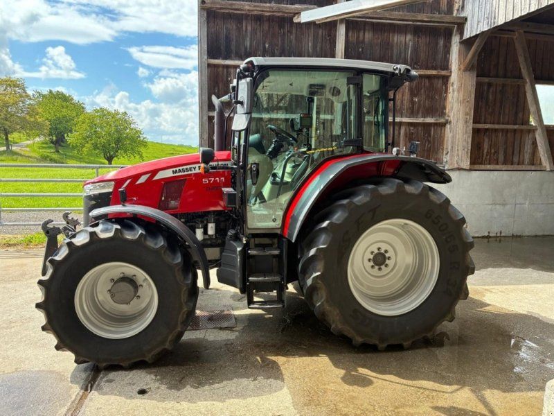 Massey Ferguson 5711