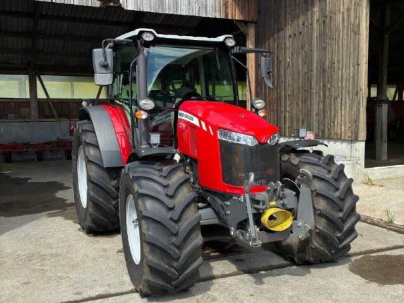 Massey Ferguson 5711