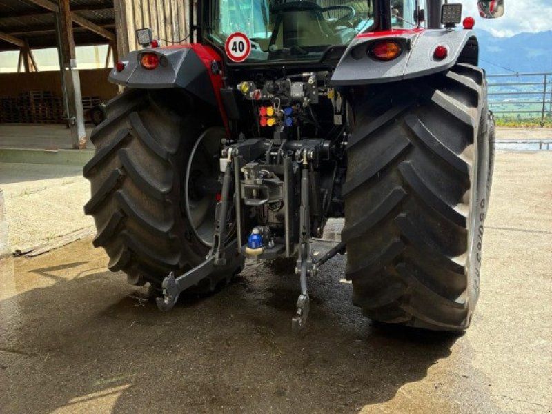Massey Ferguson 5711