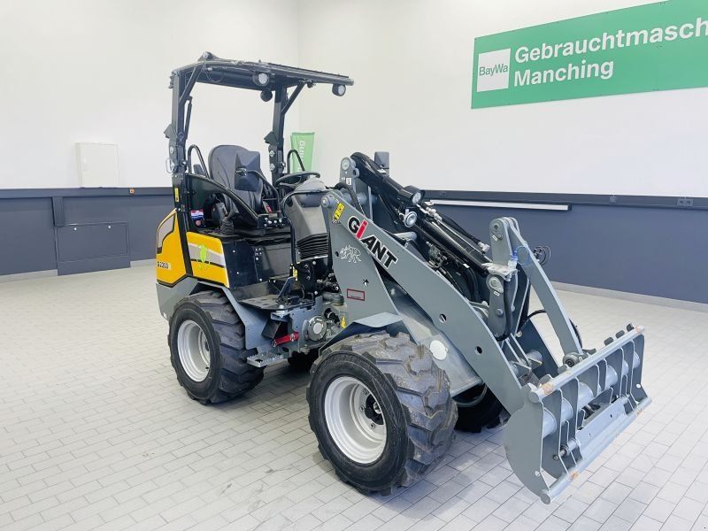 Giant G2200E