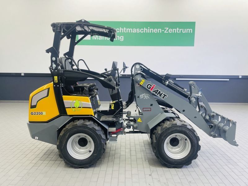 Giant G2200E