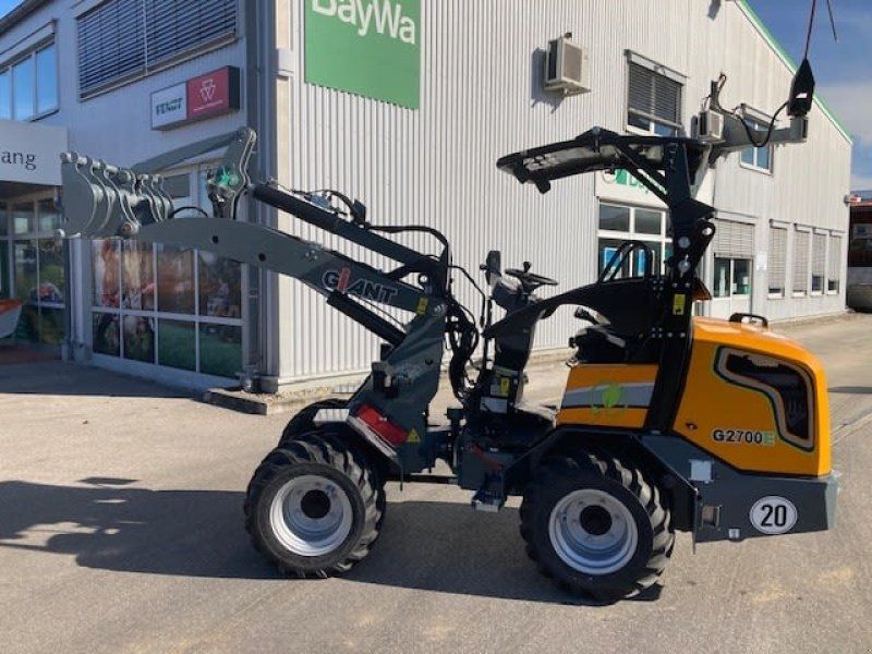Giant G2700E