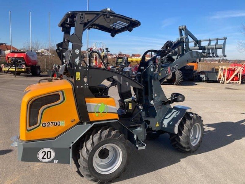 Giant G2700E