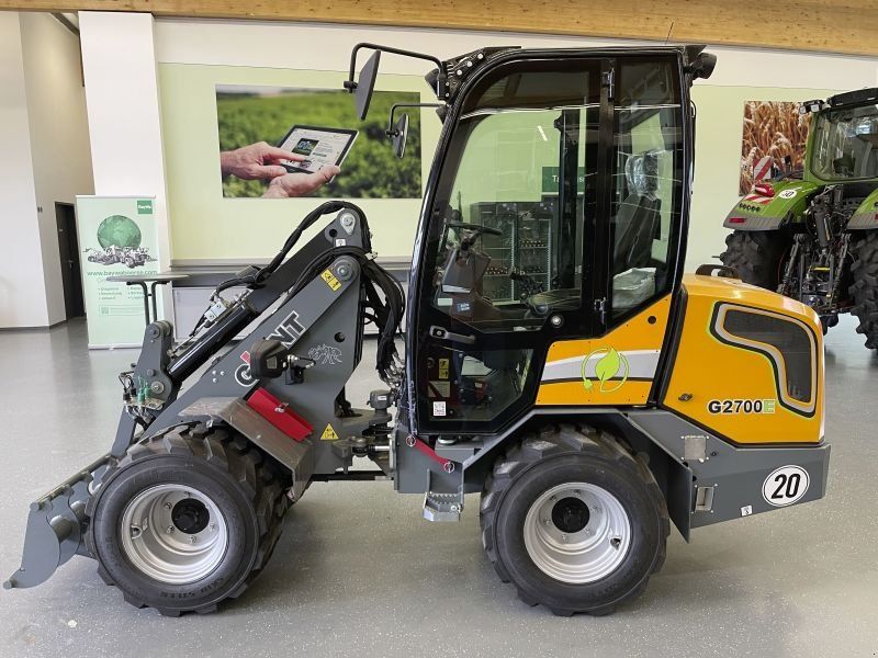 Giant G2700E