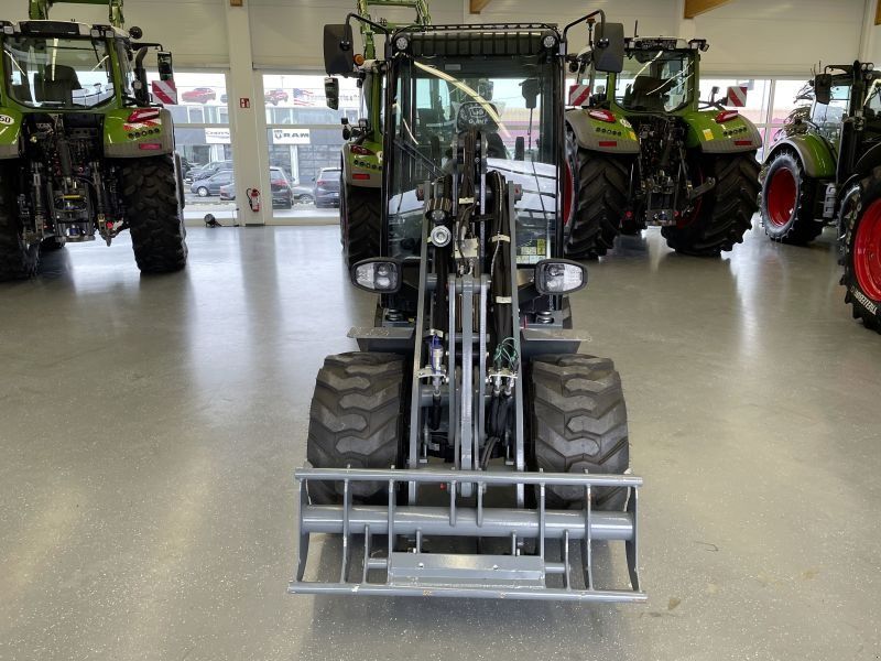 Giant G2700E