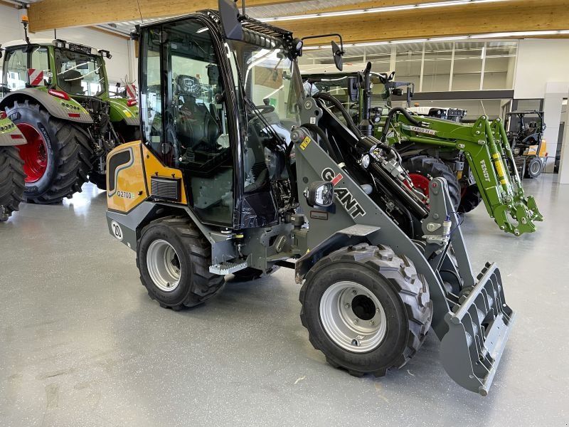 Giant G2700E