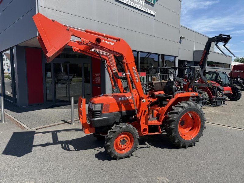 Kubota L3200 mit Frontlader