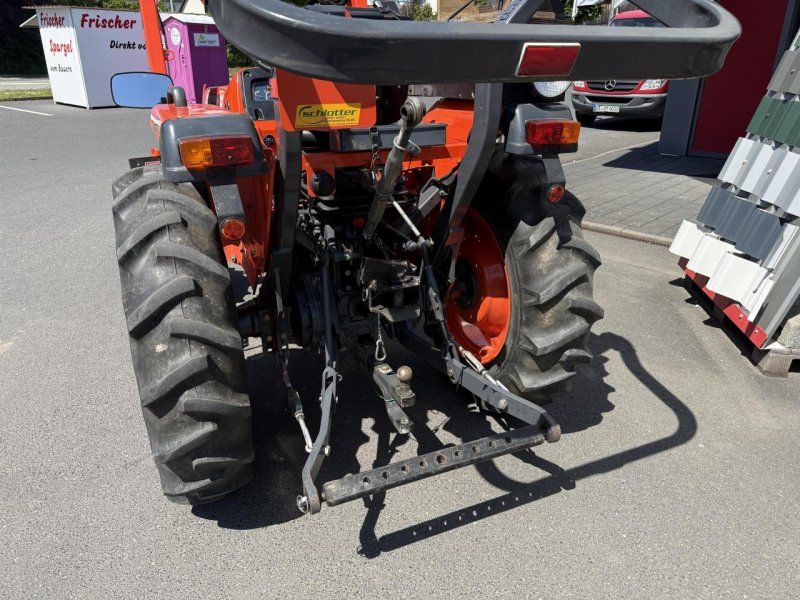 Kubota L3200 mit Frontlader
