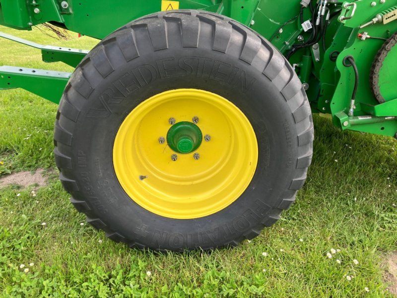 John Deere V451M
