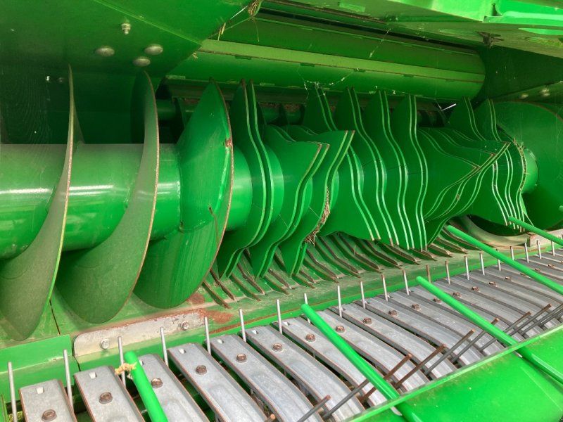 John Deere V451M