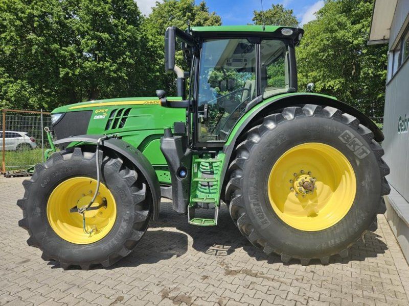 John Deere 6215R