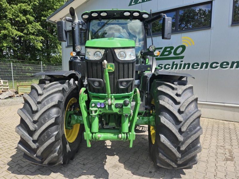 John Deere 6215R