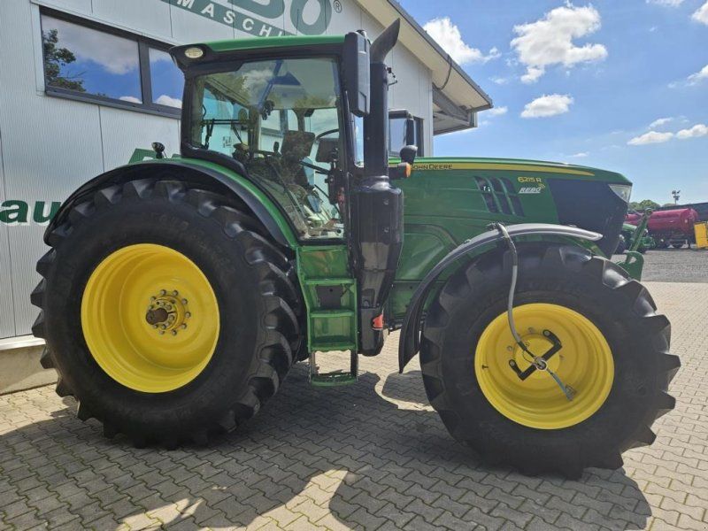 John Deere 6215R