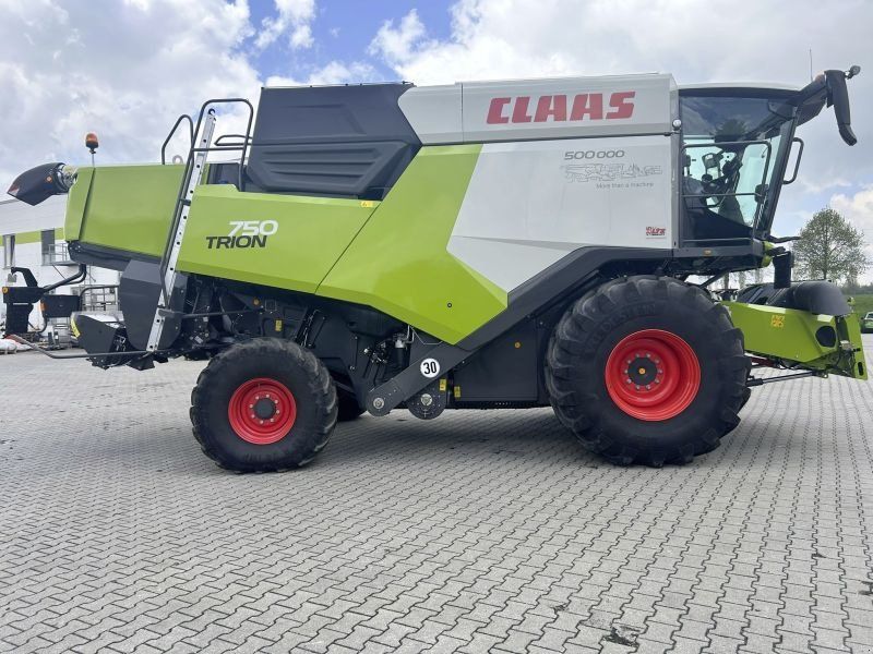 Claas TRION 750