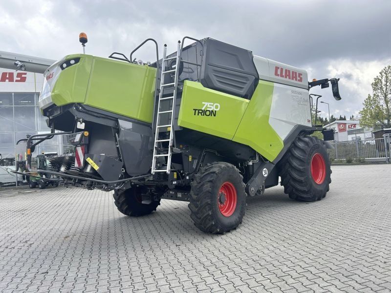 Claas TRION 750