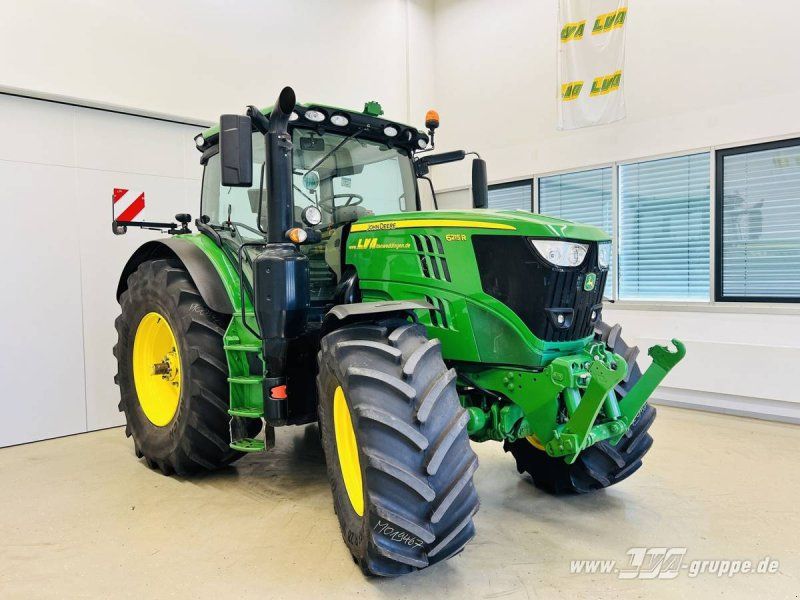 John Deere 6215R