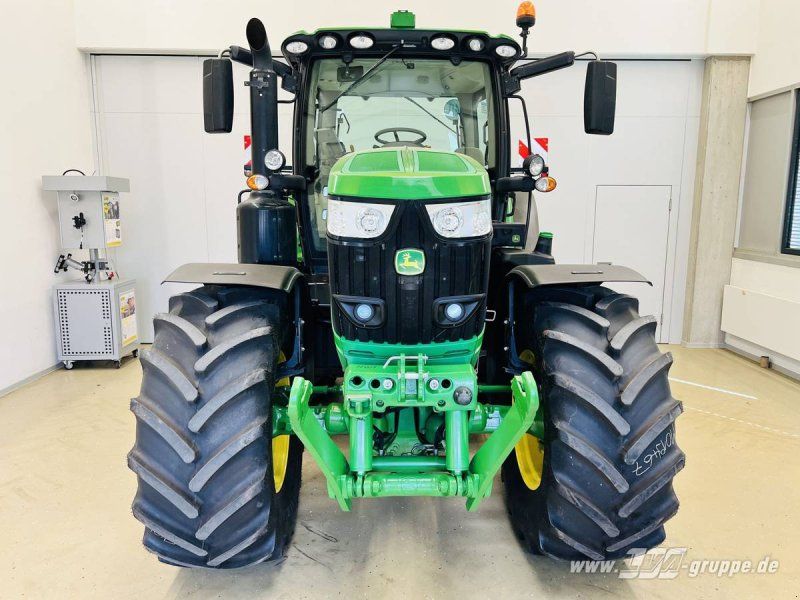 John Deere 6215R