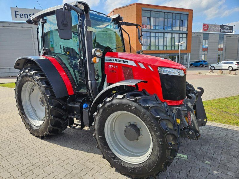 Massey Ferguson 5711 Dyna4