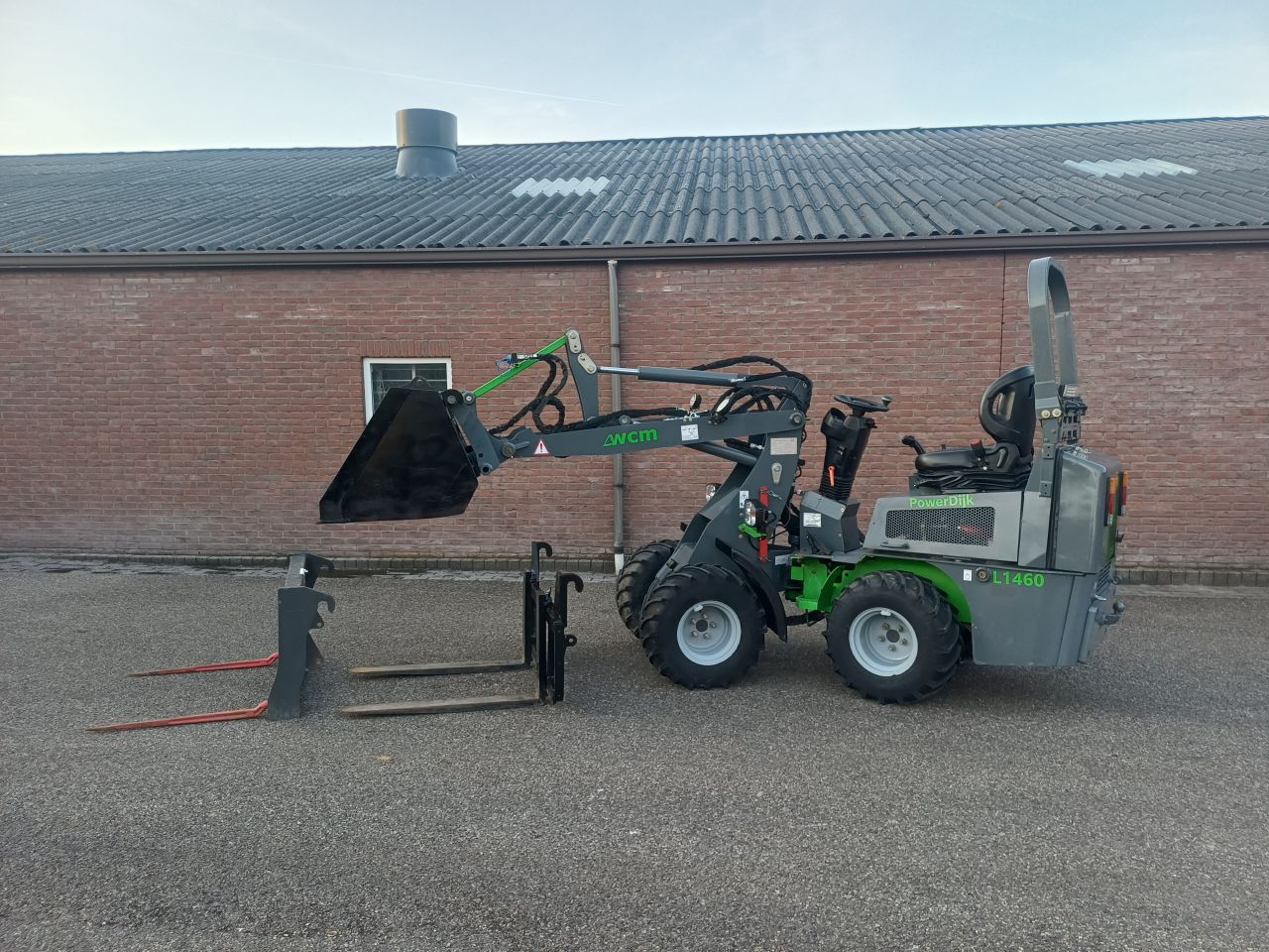 WCM 1460 minishovel Kubota