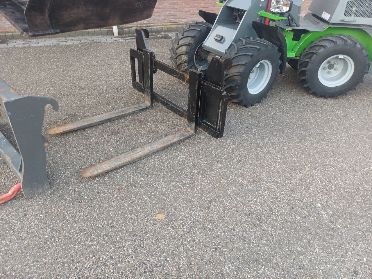 WCM 1460 minishovel Kubota