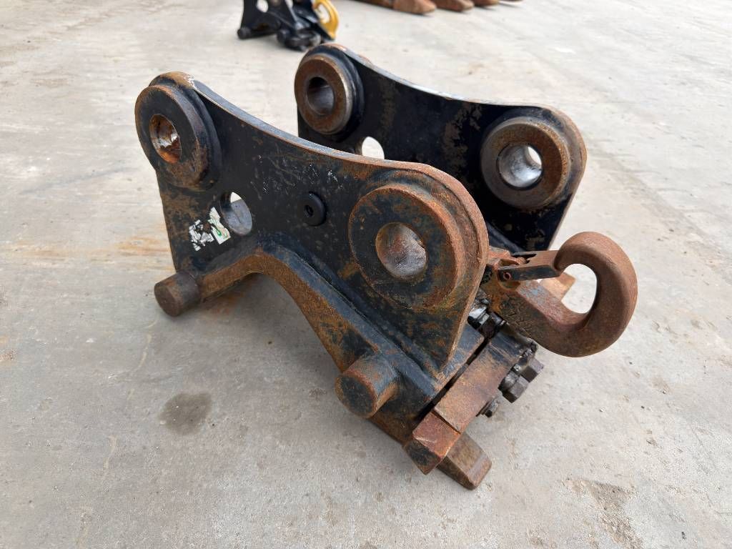 Verachtert CW10 - Caterpillar 307 / 308