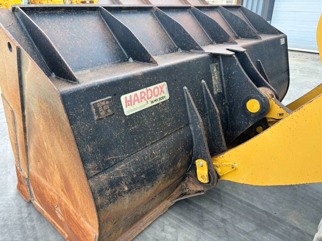 CAT 950M