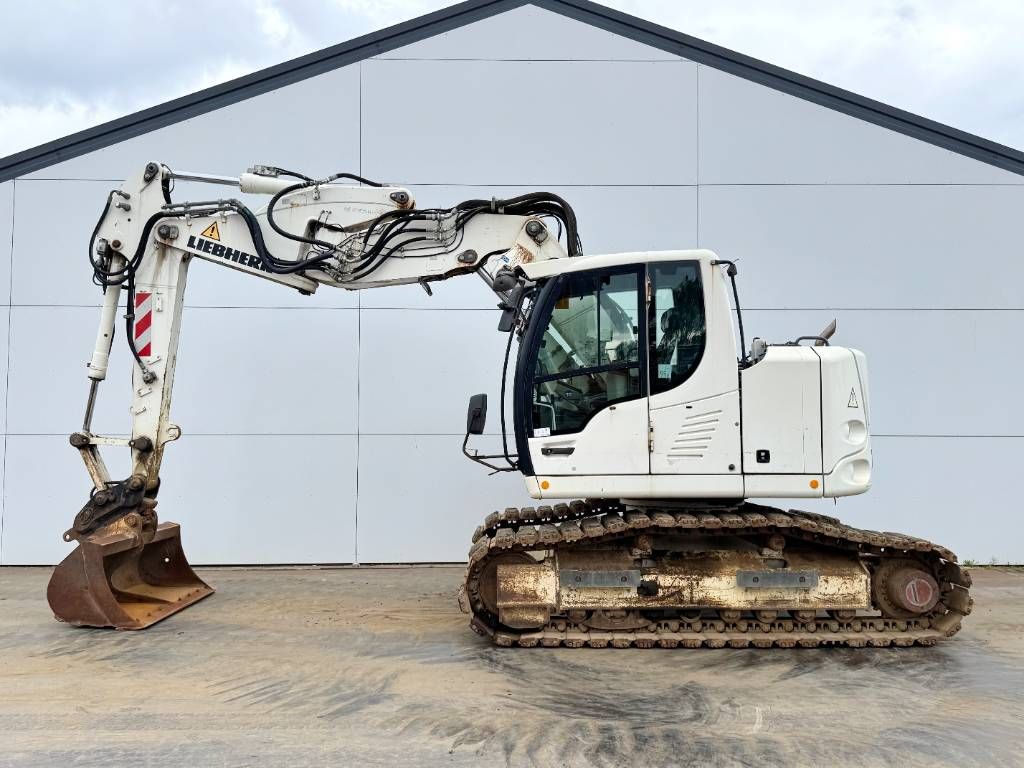 Liebherr R 914 Compact - 5 Buckets + Forks + Tooth / Triple