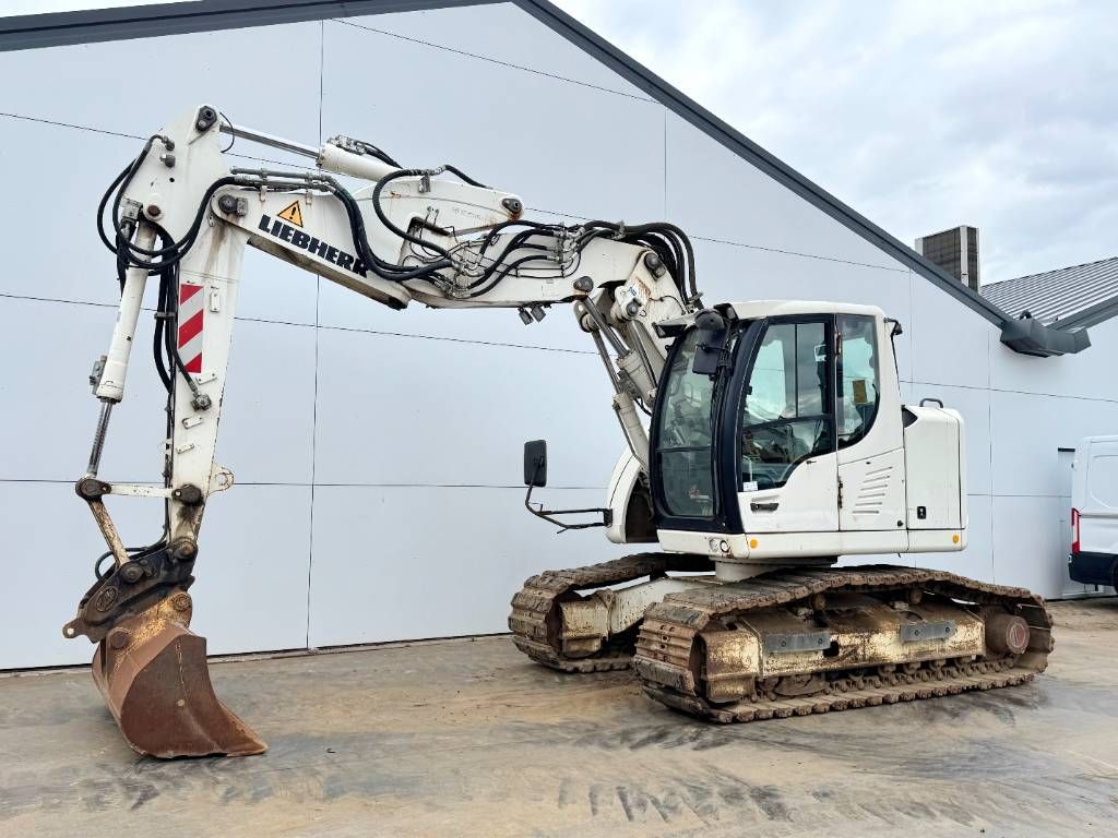 Liebherr R 914 Compact - 5 Buckets + Forks + Tooth / Triple