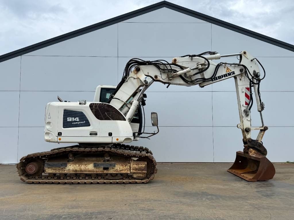 Liebherr R 914 Compact - 5 Buckets + Forks + Tooth / Triple