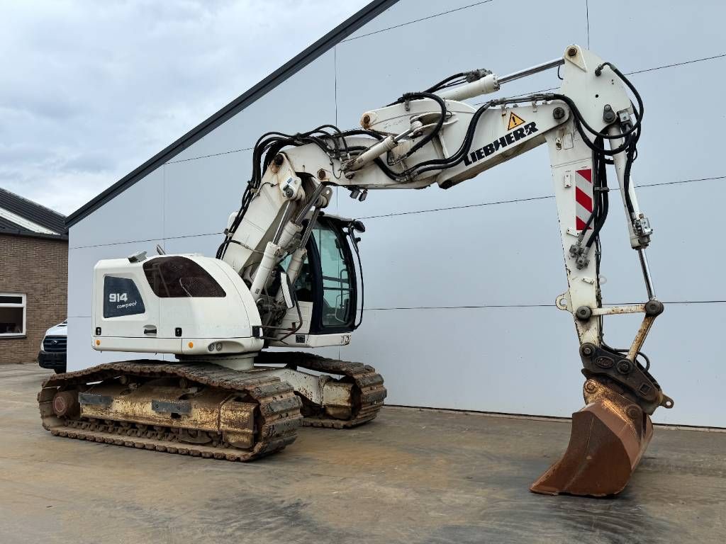 Liebherr R 914 Compact - 5 Buckets + Forks + Tooth / Triple