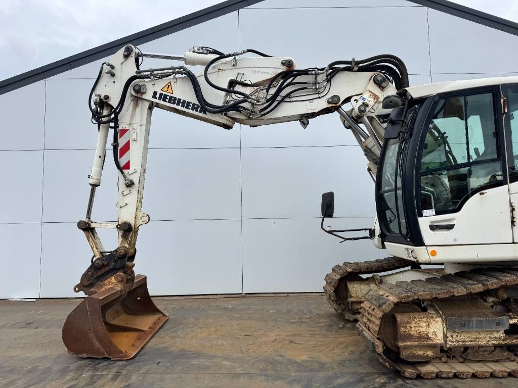 Liebherr R 914 Compact - 5 Buckets + Forks + Tooth / Triple