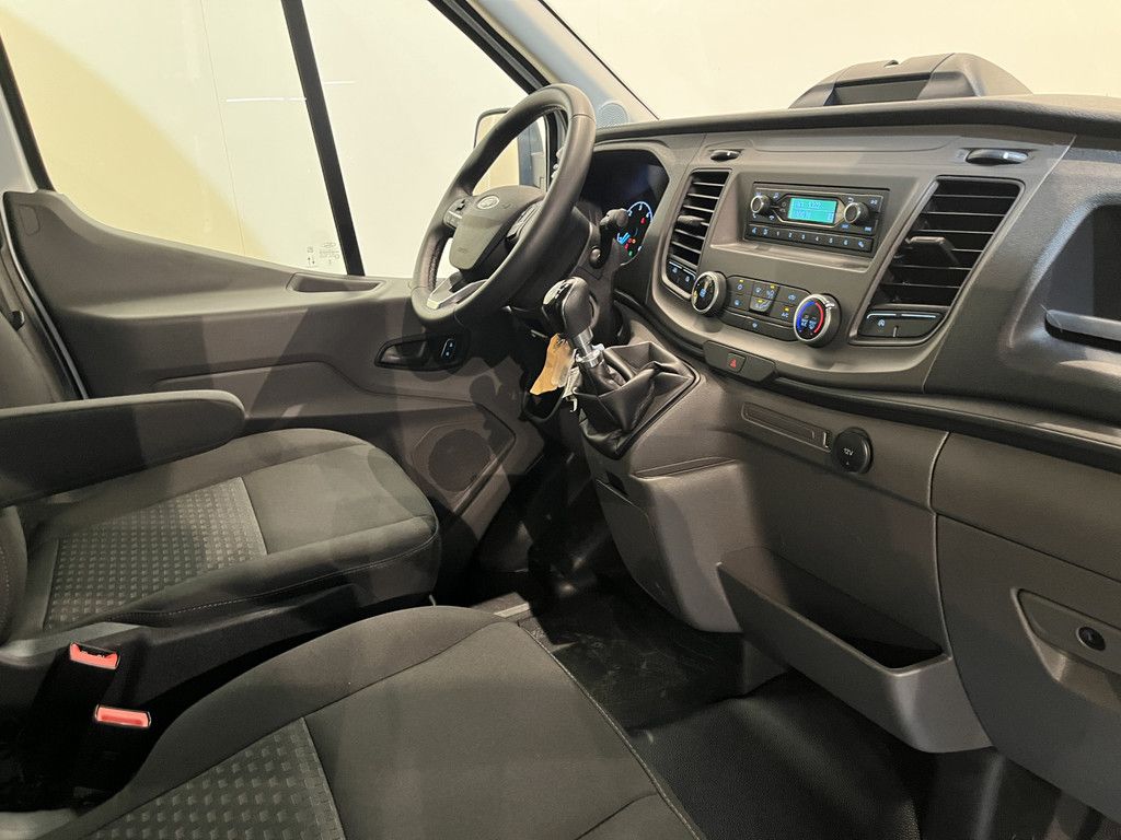 Ford Transit 2.0 TDCI L4 Trend 130 PK RWD Bakwagen / Sorensen Laadklep / Meubelbak / Euro 6 / Airco / Cruise Control / 3-Zits / 18.700 KM !!