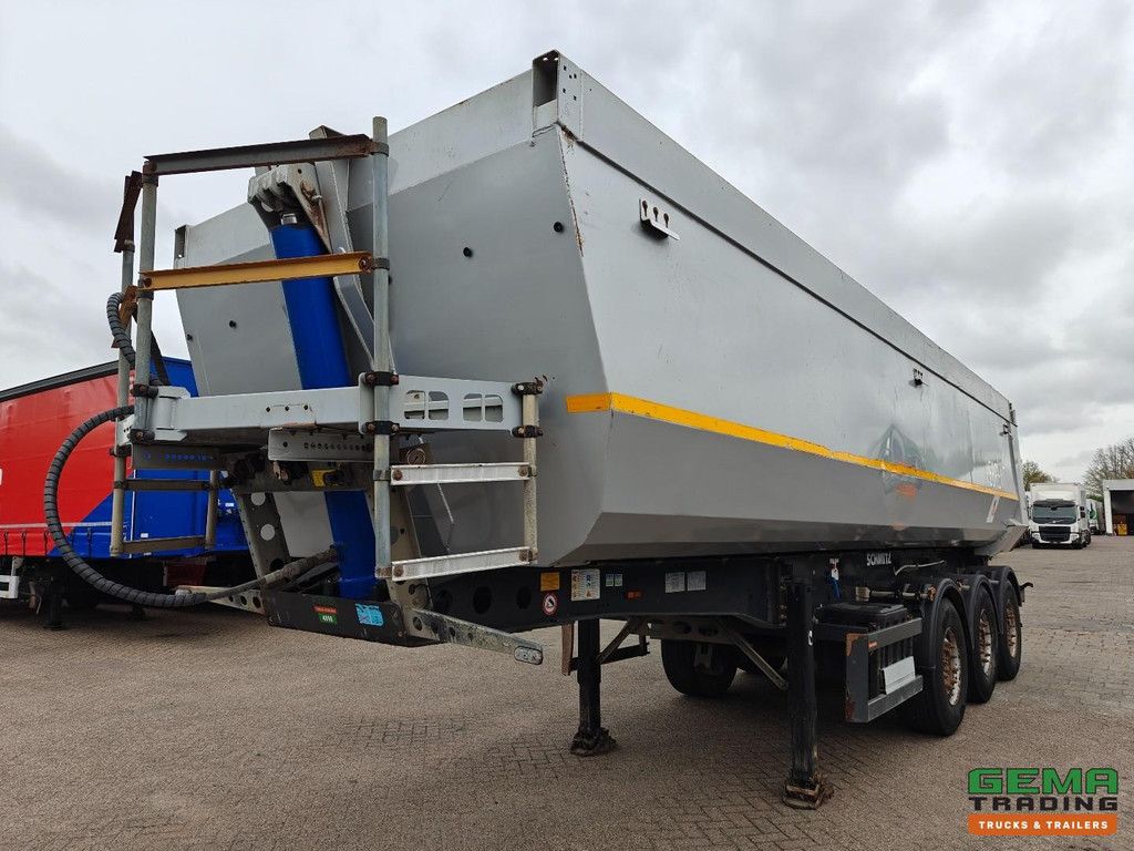 Schmitz Cargobull SGF*S3 HardoxSteel 32 m³ Kipper – Stahlchassis – Liftachse – 3-Achs-Schmitz-Scheibenbremse – 7070 kg