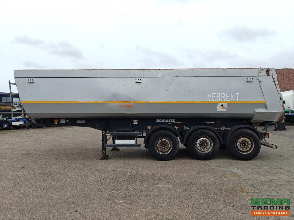 Schmitz Cargobull SGF*S3 HardoxSteel 32 m³ Kipper – Stahlchassis – Liftachse – 3-Achs-Schmitz-Scheibenbremse – 7070 kg