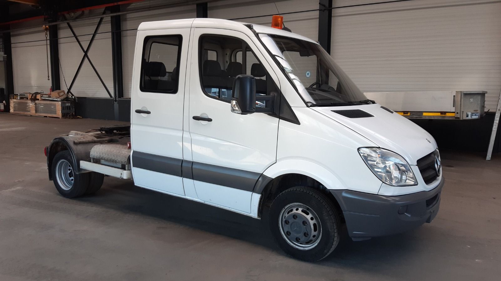 Mercedes 519 CDI i.c.m Veldhuizen trailer België registatie
